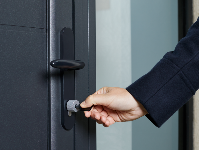 Smartes Türschloss lässt sich mit einem NFC-Schlüssel öffnen. (Bild: Netatmo)